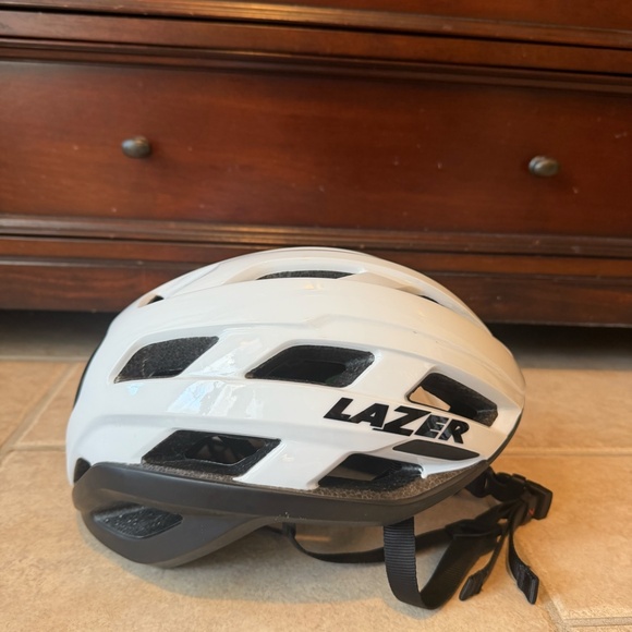 LAZER Strada KinetiCore Cycling Helmet - White - Lightly Used, Well-Priced! - Picture 3 of 4
